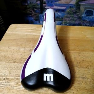 Pacific Cycle Mongoose bicycle seat cover.🚲🚲🚲🚲🚲🚲🚲🚲🚲🚲🚲🚲🚲🚲🚲